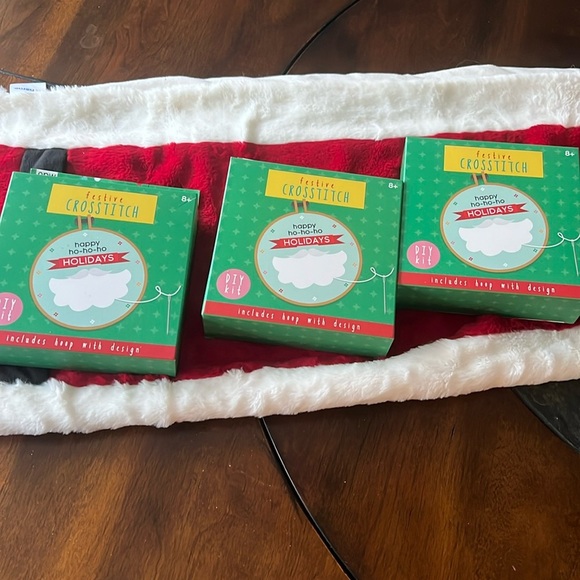 Festive crosstitch set of 3 - Picture 1 of 3